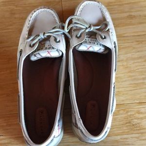 patterned sperry loafers